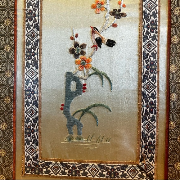 Asian Silk Embroidered Framed Art Ornate, Decor, Birds, Flowers, Spring - Picture 7 of 9